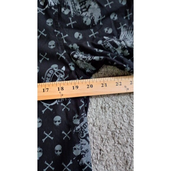 WCKD Authentic Collection Button Down Mens Shirt Sz  L  Black Gray Skull & Bones - Picture 4 of 5